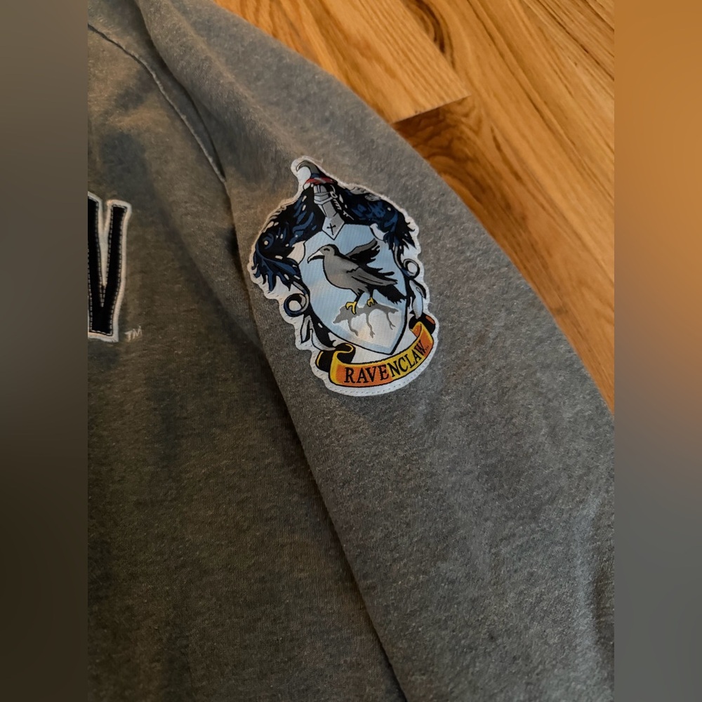 Universal Studios The Wizarding World of Harry Potter Ravenclaw Sweatshirt - Picture 3 of 6